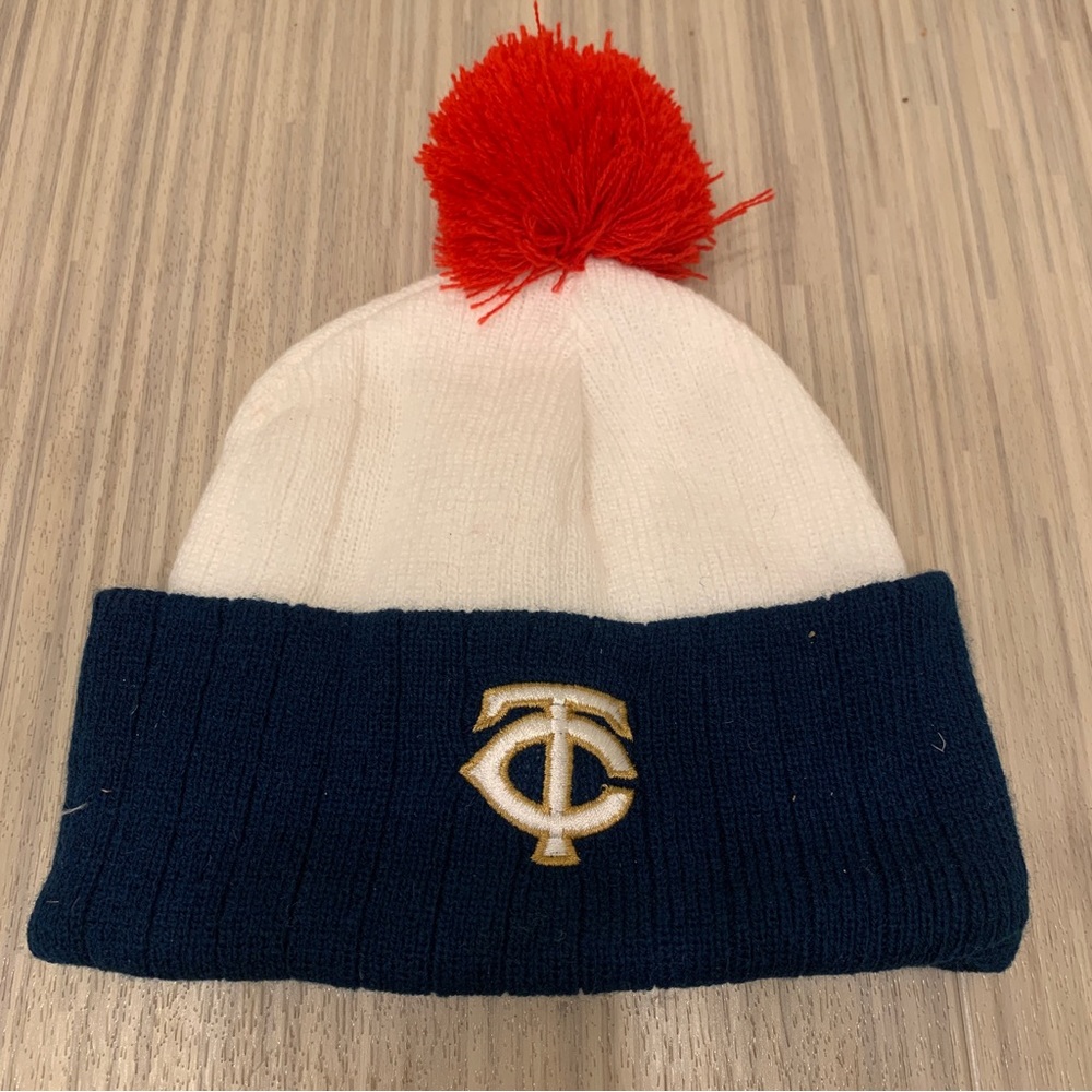 NWT Minnesota Twins Beanie Hat w Pom Pom